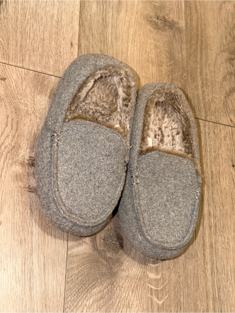 Cozy Gray Fleece-Lined Slip-On moccasin slipper